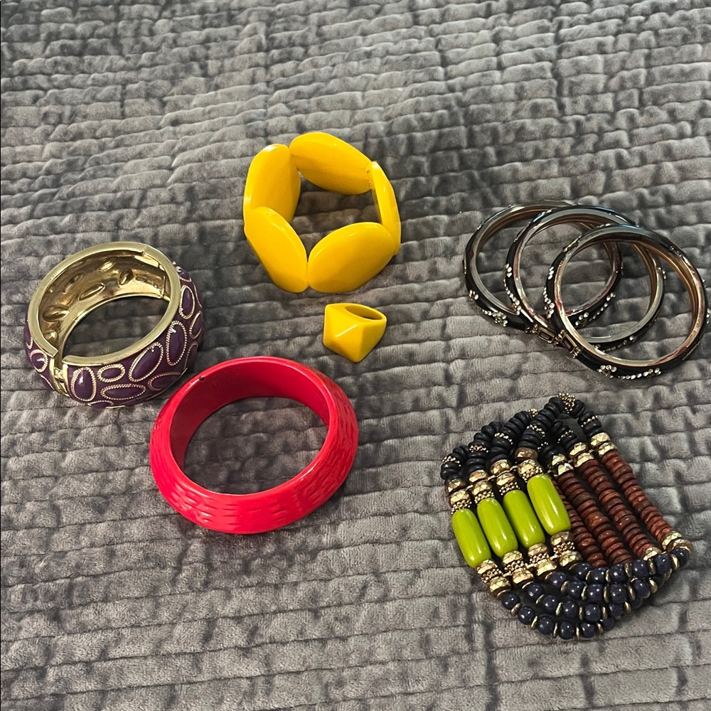 Colorful bundled  Bangles collection